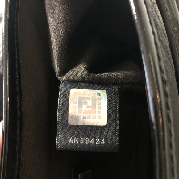 Fendi Napa Vernice Buckle Shoulder bag EUC - Picture 7 of 11